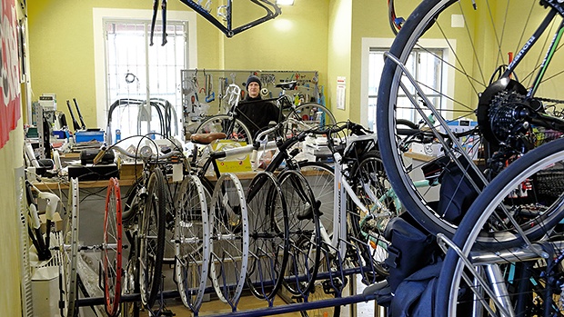 Ciclo officina e ricambi a Gorla, Crescenzago, Turro e Cimiano by Cascina Quadri in Bici